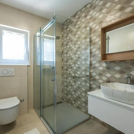 Holiday home Beautiful In With Wifi Mali Vareski