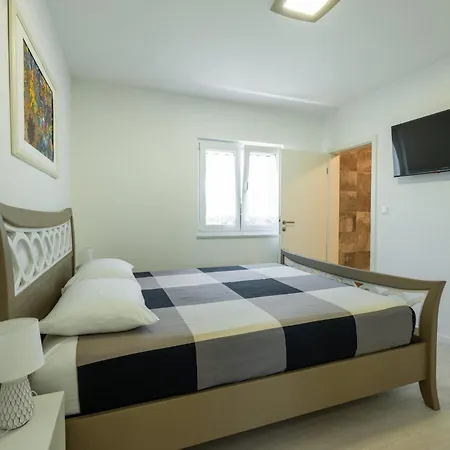 Holiday home Beautiful In With Wifi Mali Vareski