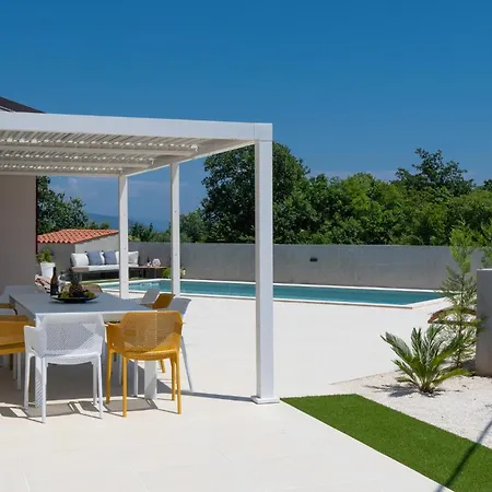 Luxurious In Mali Vareški
